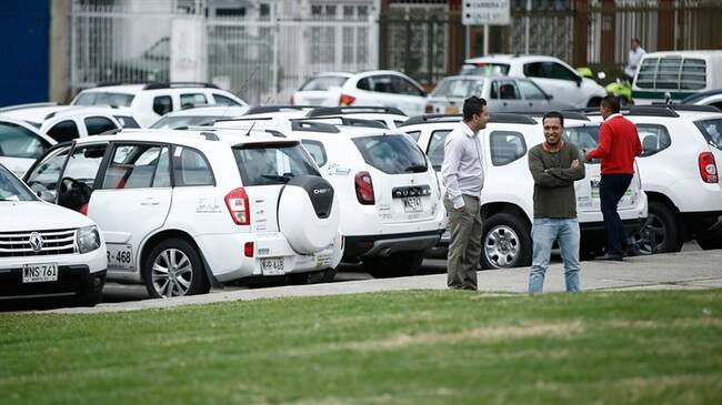 Debe existir siempre un contrato entre la empresa y el grupo de usuarios, y verificar que los vehículos utilizados no presten servicios en otro tipo de modalidades. Foto: Colprensa