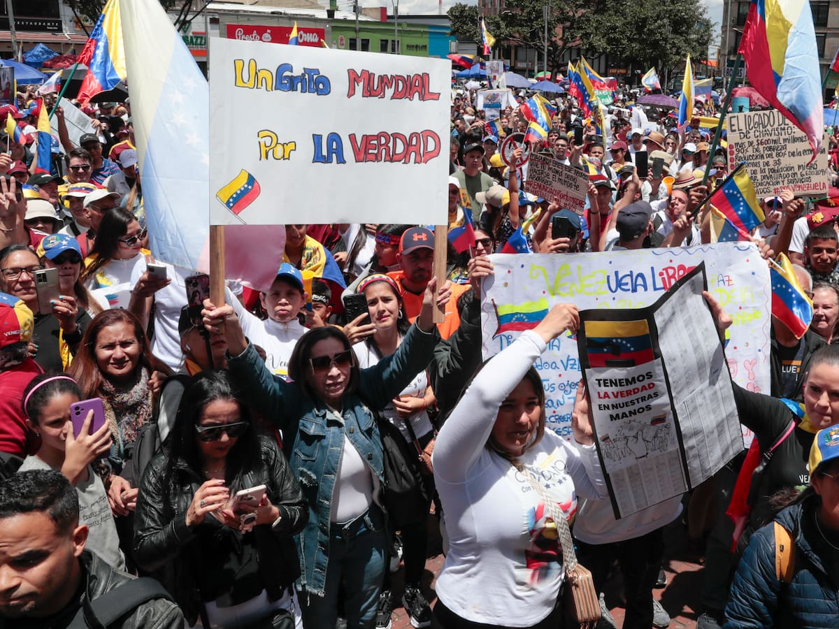 Miles de venezolanos protestan en Colombia contra los resultados de elecciones en su país