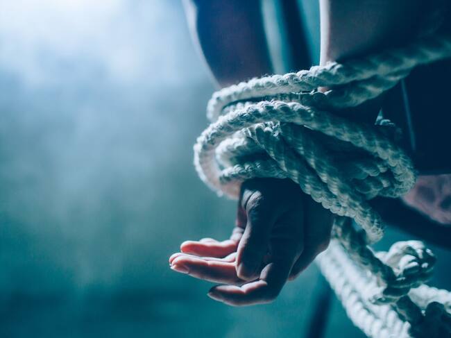 Sandra Arango fue sacada de su vivienda por hombres armados ubicada en el sur de Cali. Foto: Getty.