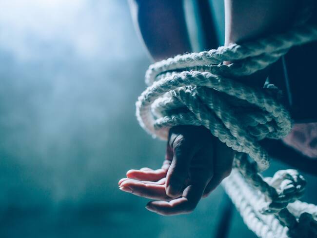 Sandra Arango fue sacada de su vivienda por hombres armados ubicada en el sur de Cali. Foto: Getty.