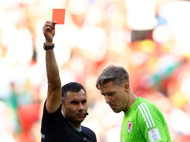 Imagen de referencia de tarjeta roja. Foto: Getty Images.