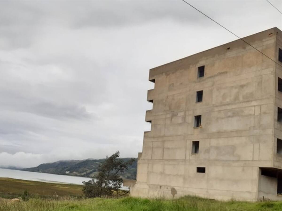 No descartan demolición de construcción de un hotel del grupo HWM SAS en Lago de Tota