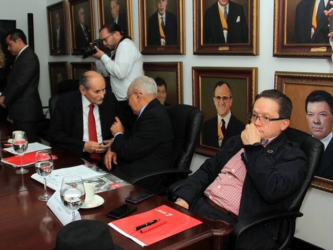 La W conoció el documento que debe firmar quien desee ser candidato presidencial por el Partido Liberal