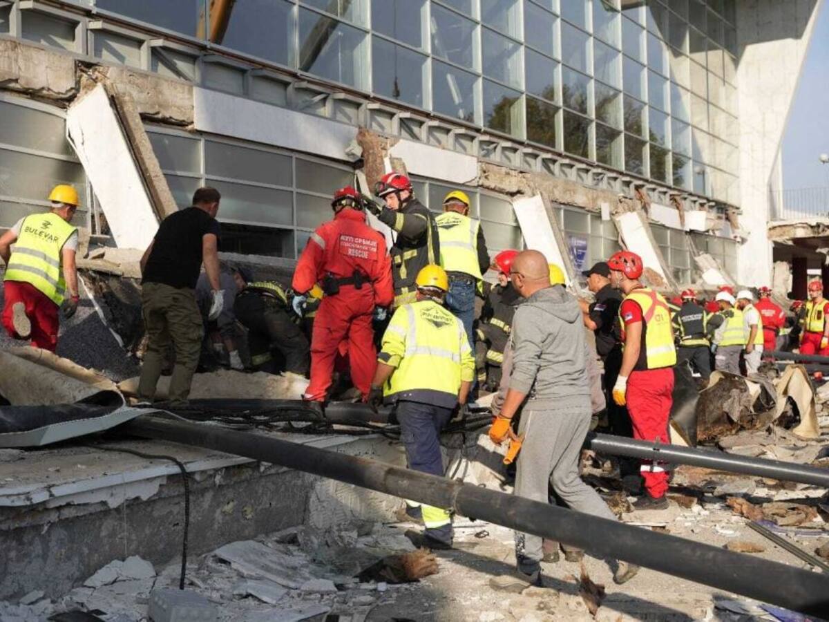 Murieron 13 personas por derrumbe del techo de una estación de trenes en Serbia