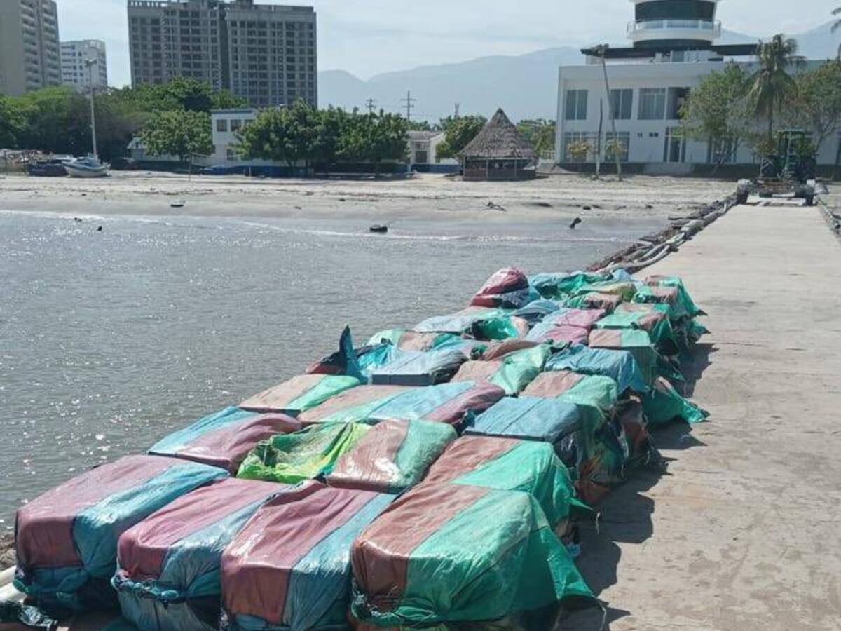 Incautadas cerca de dos toneladas de cocaína a 71 millas de Santa Marta