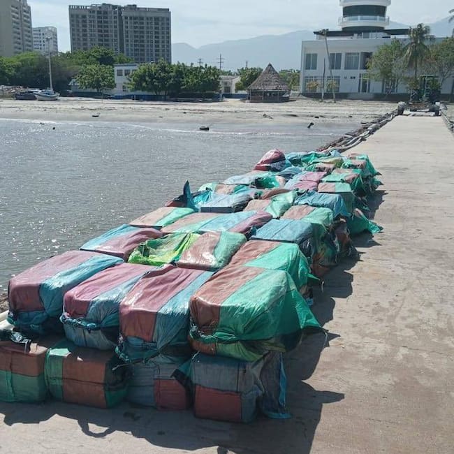 Incautadas cerca de dos toneladas de cocaína a 71 millas de Santa Marta/ Mindefensa