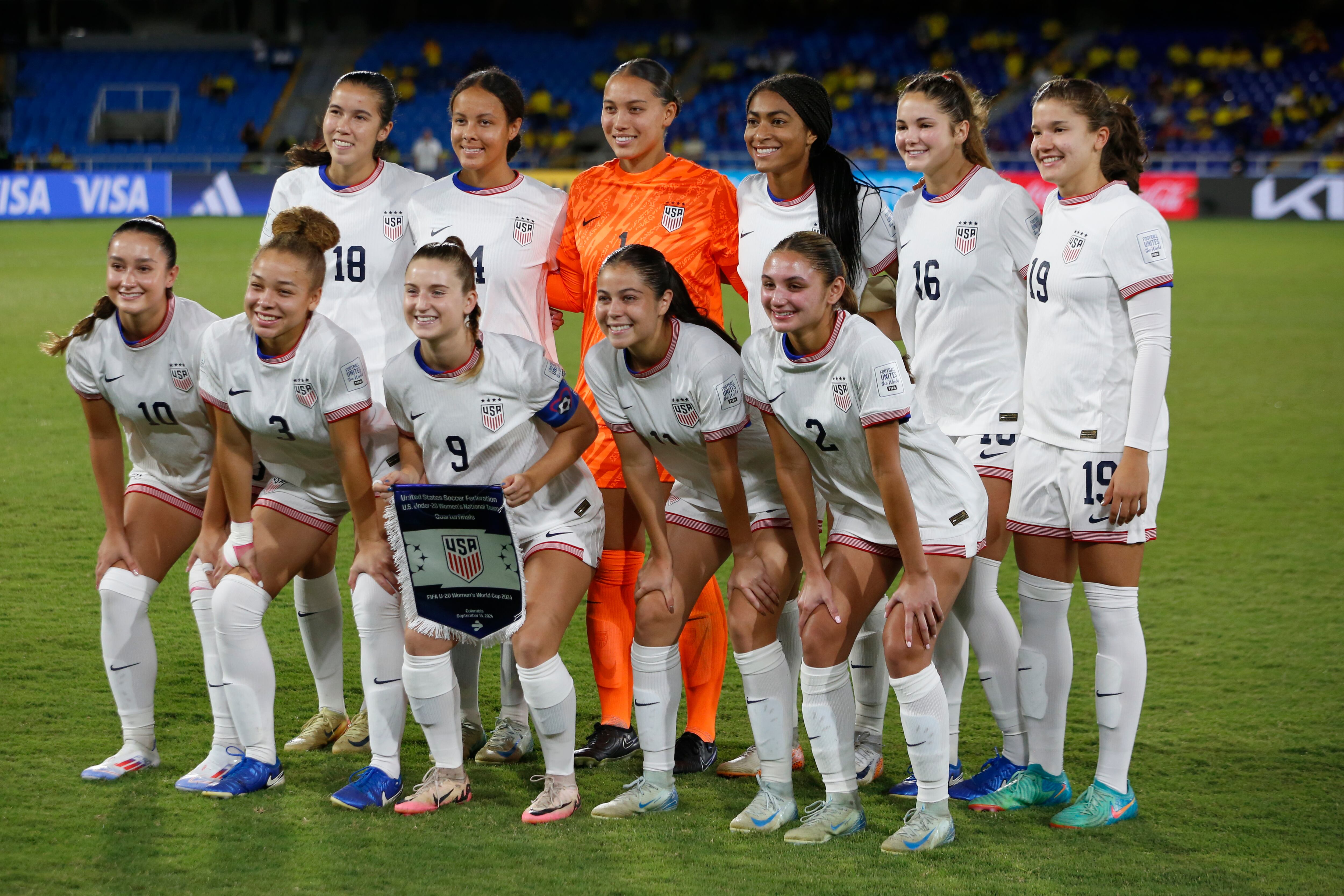 AMDEP7195. CALI (COLOMBIA), 15/09/2024.- Jugadoras de los Estados Unidos posan este domingo, en un partido de los cuartos de final de la Copa Mundial Femenina sub-20 entre las selecciones de los Estados Unidos y Alemania en el estadio Pascual Guerrero en Cali (Colombia). EFE/ Ernesto Guzmán Jr.