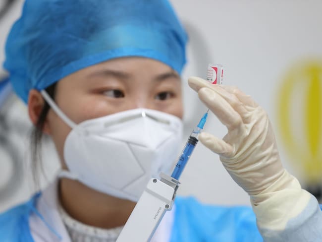 Autoridades sanitarias de China, Covid 19. Foto: Qu Honglun/China News Service/VCG via Getty Images