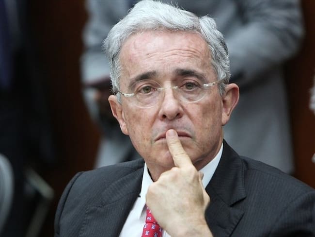 Álvaro Uribe volvió a rechazar la unificación de los periodos de alcaldes y gobernadores y la ampliación de su periodo hasta 2022. Foto: Colprensa