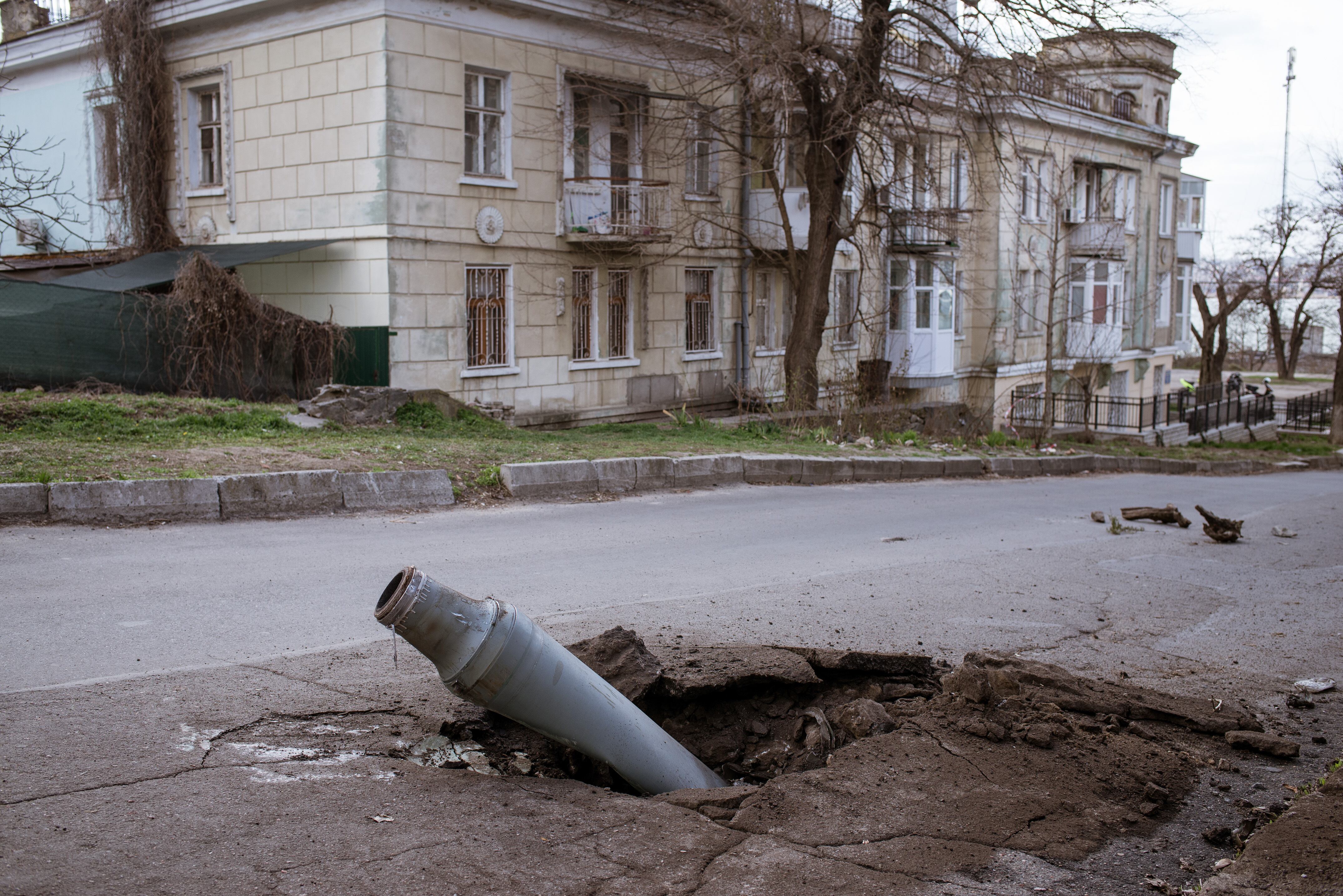 MYKOLAIV, UKRAINE - APRIL 4: A fallen rocket that was fired from Kherson but got intercepted by Ukranian forces remains unexploded in the street in Mykolaiv, Ukraine on April 4, 2022. (Photo by Andre Luis Alves/Anadolu Agency via Getty Images)