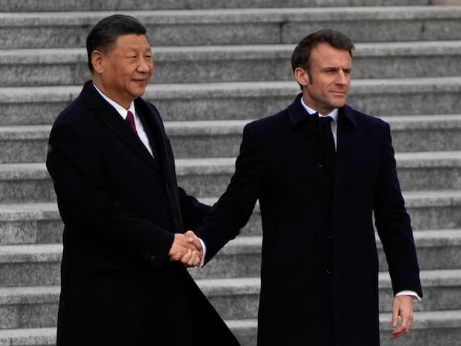 Xi Jinping  y Emmanuel Macron. (Photo by Ng Han Guan - Pool/Getty Images)