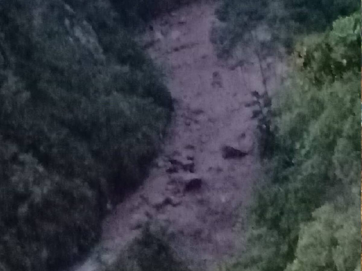 Avalancha en la vía Curos - Málaga por desbordamiento de quebrada