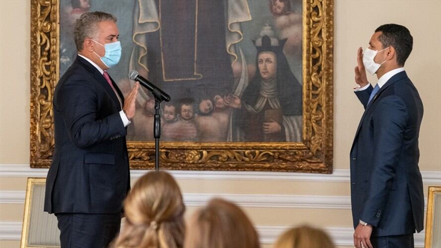 Durante la posesión del ministro del Interior, el presidente Iván Duque aseguró que su deber será garantizar que los decretos para enfrentar la pandemia generen confianza. Foto: Presidencia de la República