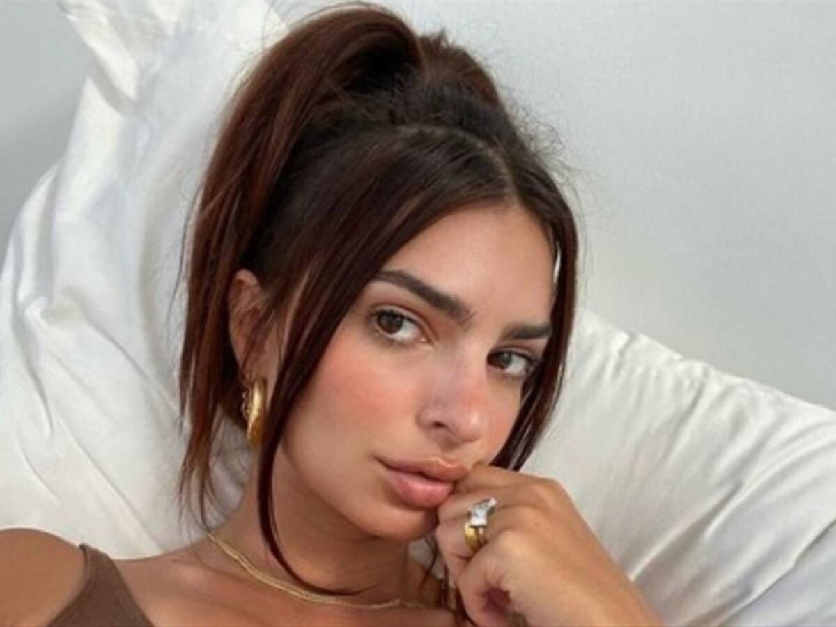 Emily Ratajkowski presumió de su embarazo con foto sin prenda alguna