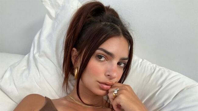Emily Ratajkowski presumió de su embarazo con foto sin prenda alguna . Foto: Instagram: @emrata