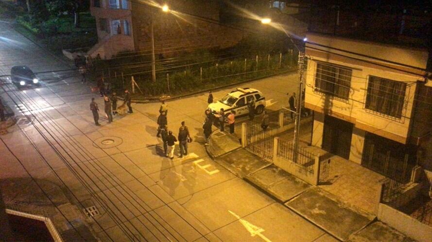 Los delincuentes habían asaltado a los usuarios de un establecimiento comercial en el barrio Ciudad Jardín, pero fueron sorprendidos por la Policía. Foto: Cortesía Sucesos Cauca