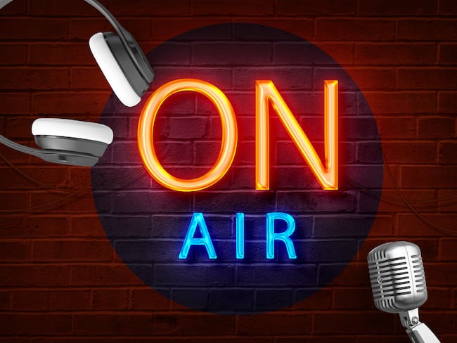 ‘La Mesa de Trabajo’ un pódcast basado en el show de comedia ‘Monólogos sin propina’