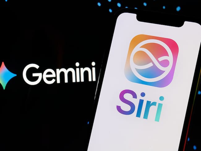 Siri de Apple y Gemini de Google. FOTO: Matteo Della Torre/NurPhoto via Getty Images