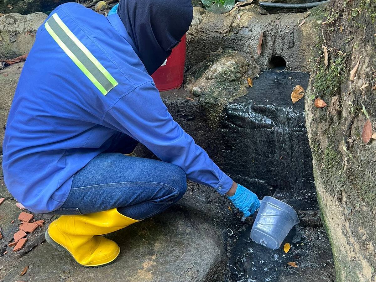 Tras denuncias de la comunidad, inspeccionan el estado del agua del río en Minca