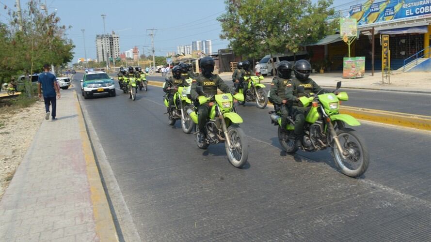 La Policía también adelanta jornadas pedagógicas en varios sectores de Cartagena para que se cumpla el aislamiento. Foto: Cortesía.
