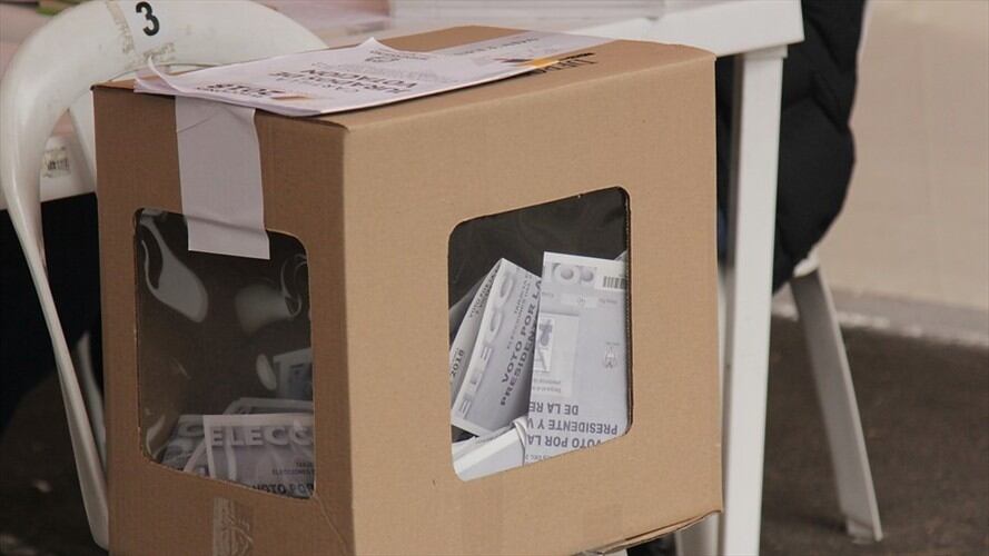 En una nueva encuesta contratada por la firma del consultor electoral, Alfonso Portela, y del exregistrador, Carlos Ariel Sánchez, la mayoría de colombianos consultados no sabe por quién votar en las . Foto: Colprensa - Álvaro Tavera