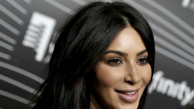 Kim Kardashian hizo su primera aparición en público, después del robo que presenció en Paris, Francia. Foto: Agencia Reuters