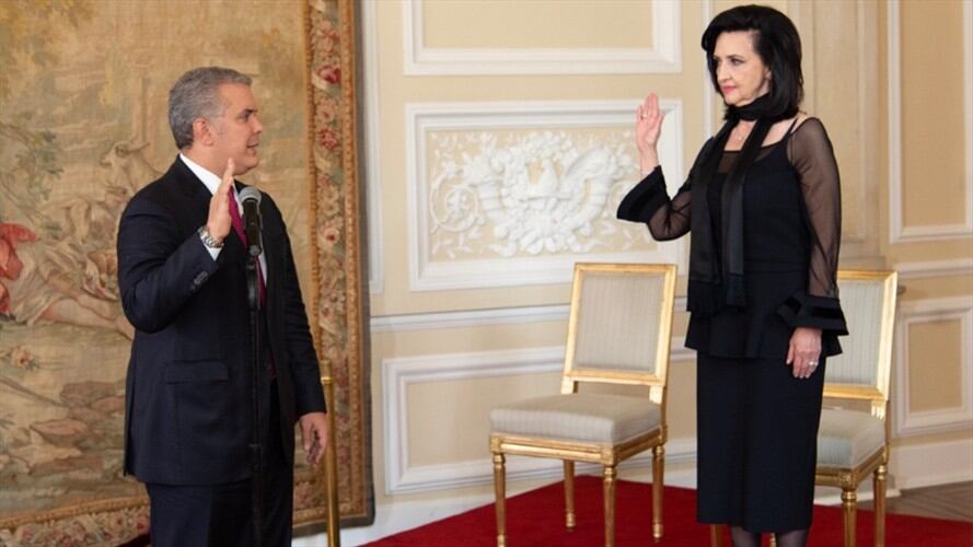 “Usted tiene una gran solvencia ética”: Duque posesionó a la canciller Claudia Blum. Foto: presidencia
