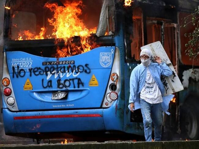 Concejal de Cali recibe críticas por comentario sobre vandalismo contra el MÍO