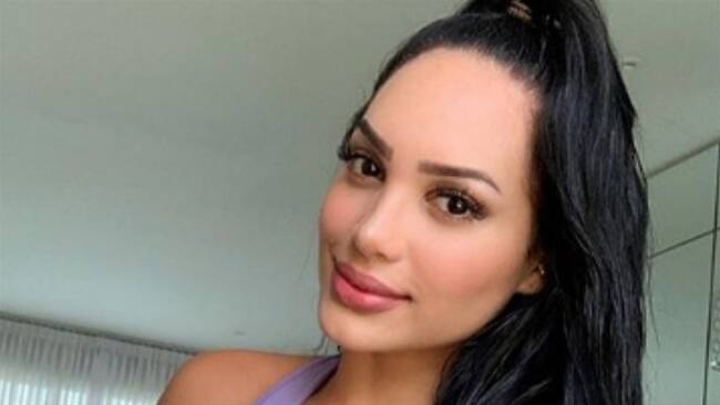 Andrea Valdiri y su exótico baile. Foto: Instagram: @andreavaldirisos