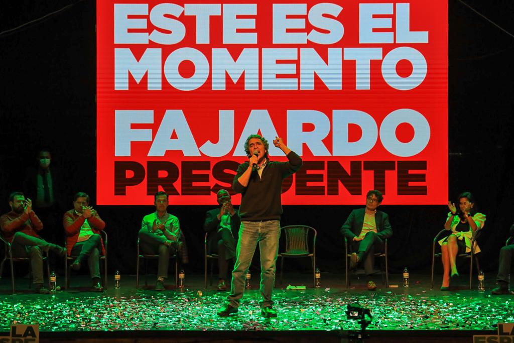 Sergio Fajardo cambia de imagen para acercar al liberalismo y a otros sectores. Foto: Campaña Sergio Fajardo