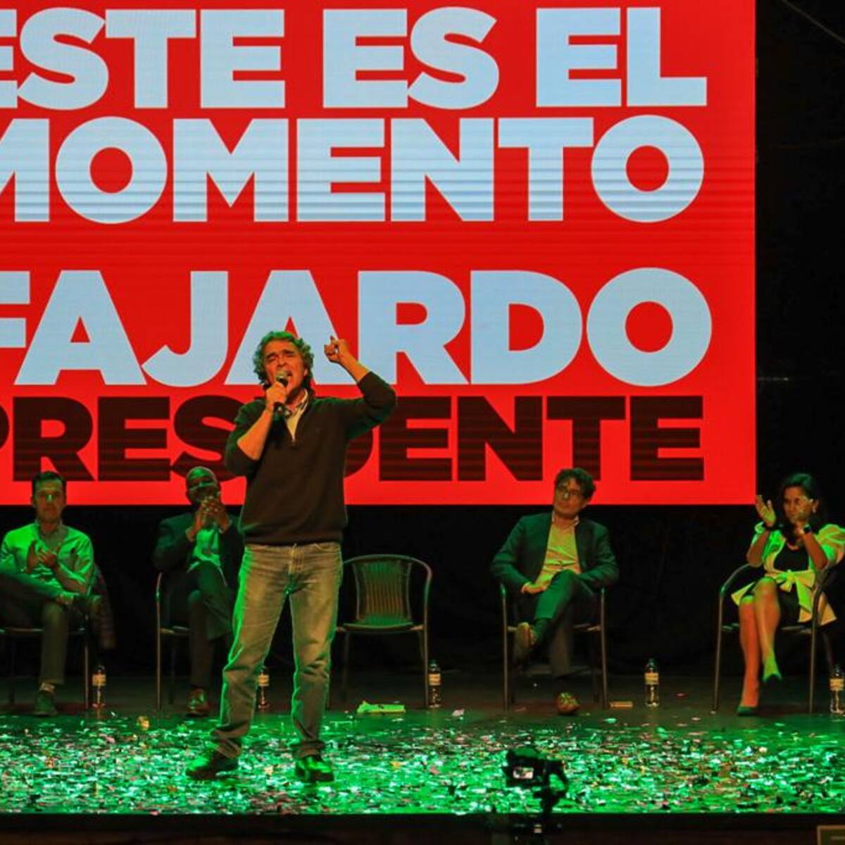 Sergio Fajardo cambia de imagen para acercar al liberalismo y a otros sectores