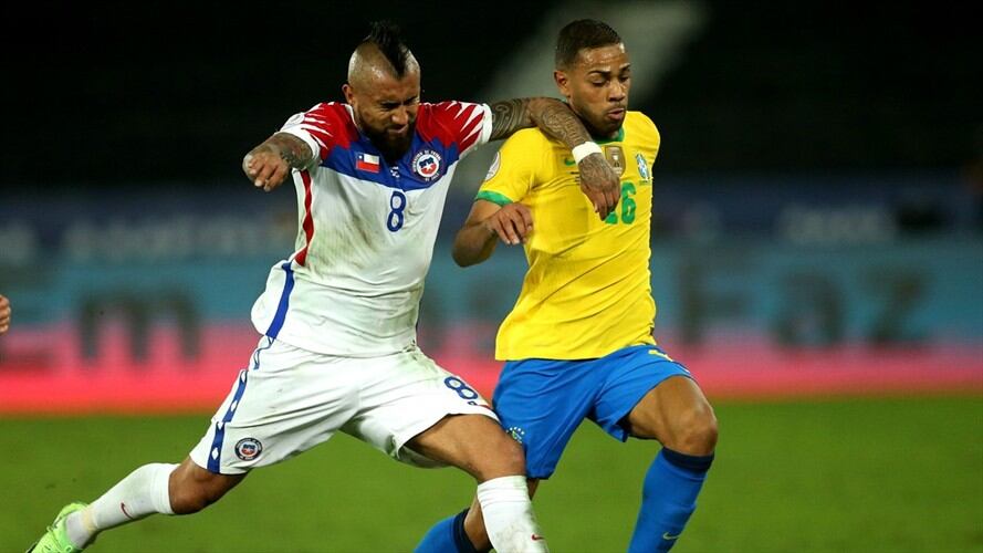 Arturo Vidal ante Brasil por los cuartos de final de la Copa América 2021. Foto: MB Media/Getty Images