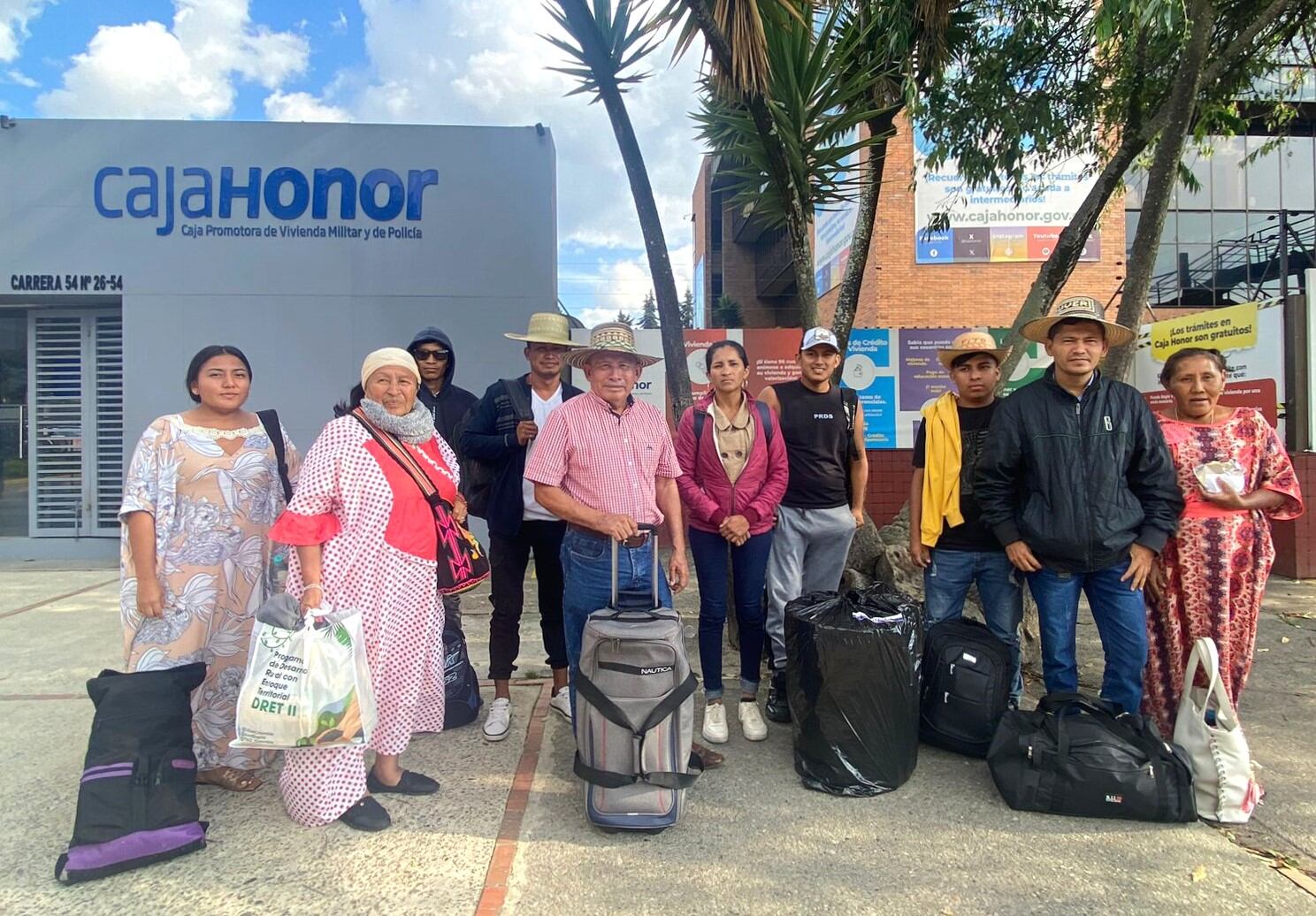 Plantón víctimas de la masacre Bahía Portete. Foto: Comisión Colombiana de Juristas.