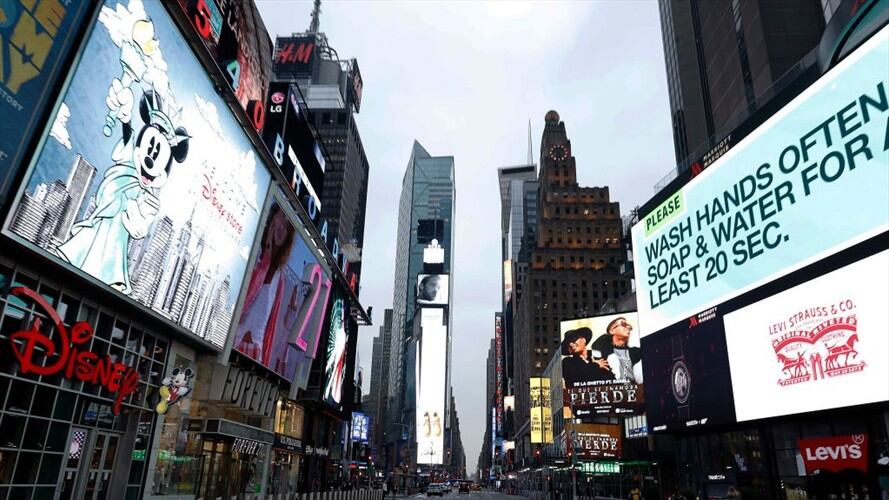 Todos los comercios no esenciales del estado de Nueva York cerrarán sus puertas y estarán prohibidas las reuniones de cualquier número de personas para frenar el avance del coronavirus. Foto: Getty Images