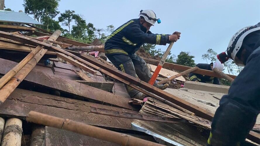 Hallaron sin vida a las dos personas que estaban desaparecidas en un deslizamiento de tierra. Foto: Bomberos Aranzazu.