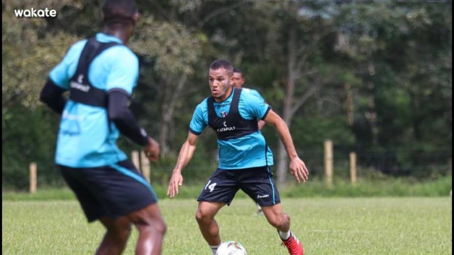 Confrontación entre hinchas y jugadores del Once Caldas. Crédito: Imagen tomada del Facebook del Once Caldas.