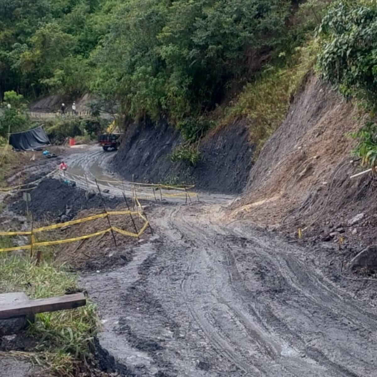 Vía alterna abierta por comunidad cerca a puente Los Grillos no está autorizada por Invías