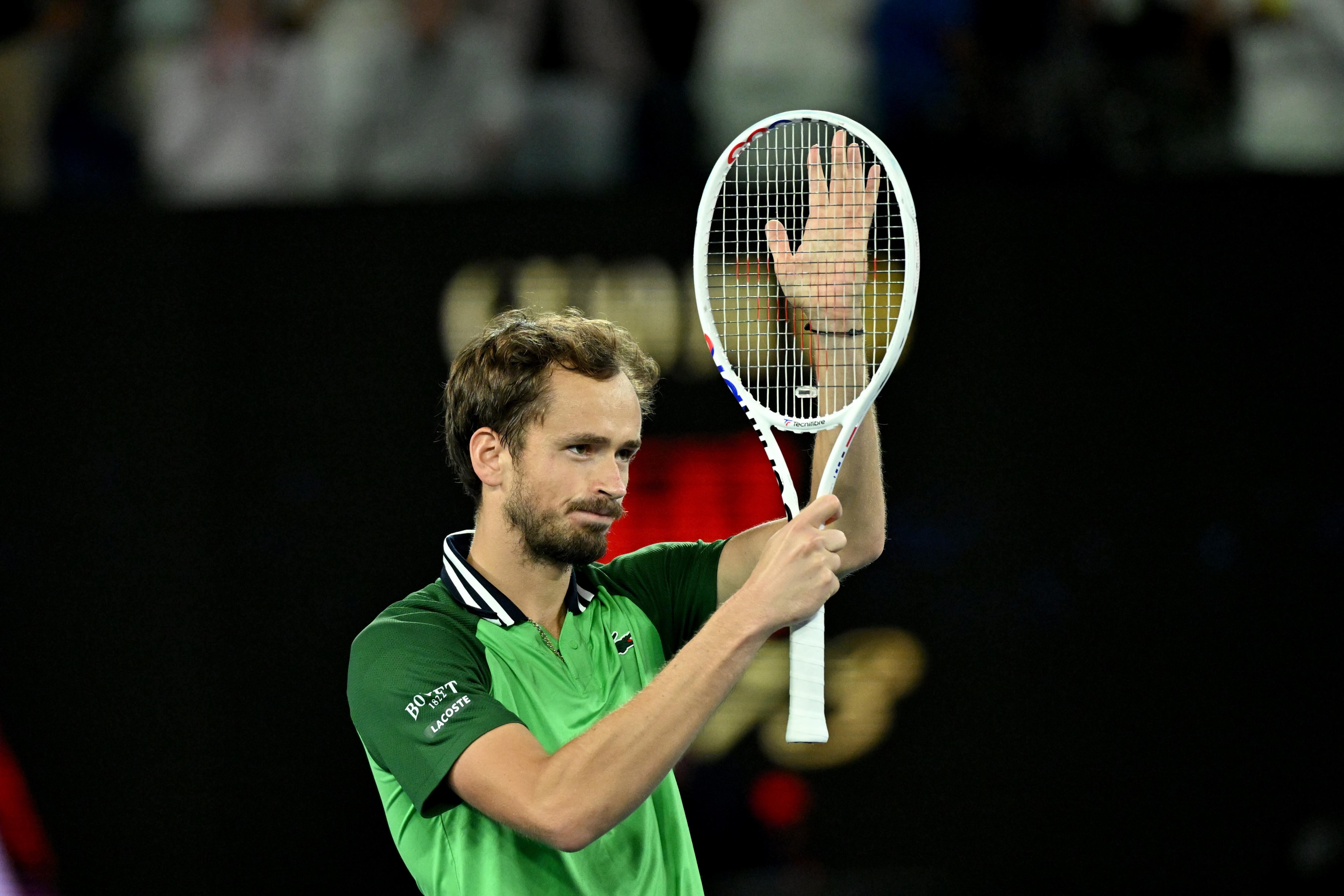 Melbourne (Australia), 27/01/2024.- Daniil Medvedev of Russia celebrates his Men'Äôs semifinal win over Alexander Zverev of Germany on Day 13 of the 2024 Australian Open at Melbourne Park in Melbourne, Australia, 27 January 2024. (Tenis, Alemania, Rusia) EFE/EPA/JAMES ROSS AUSTRALIA AND NEW ZEALAND OUT