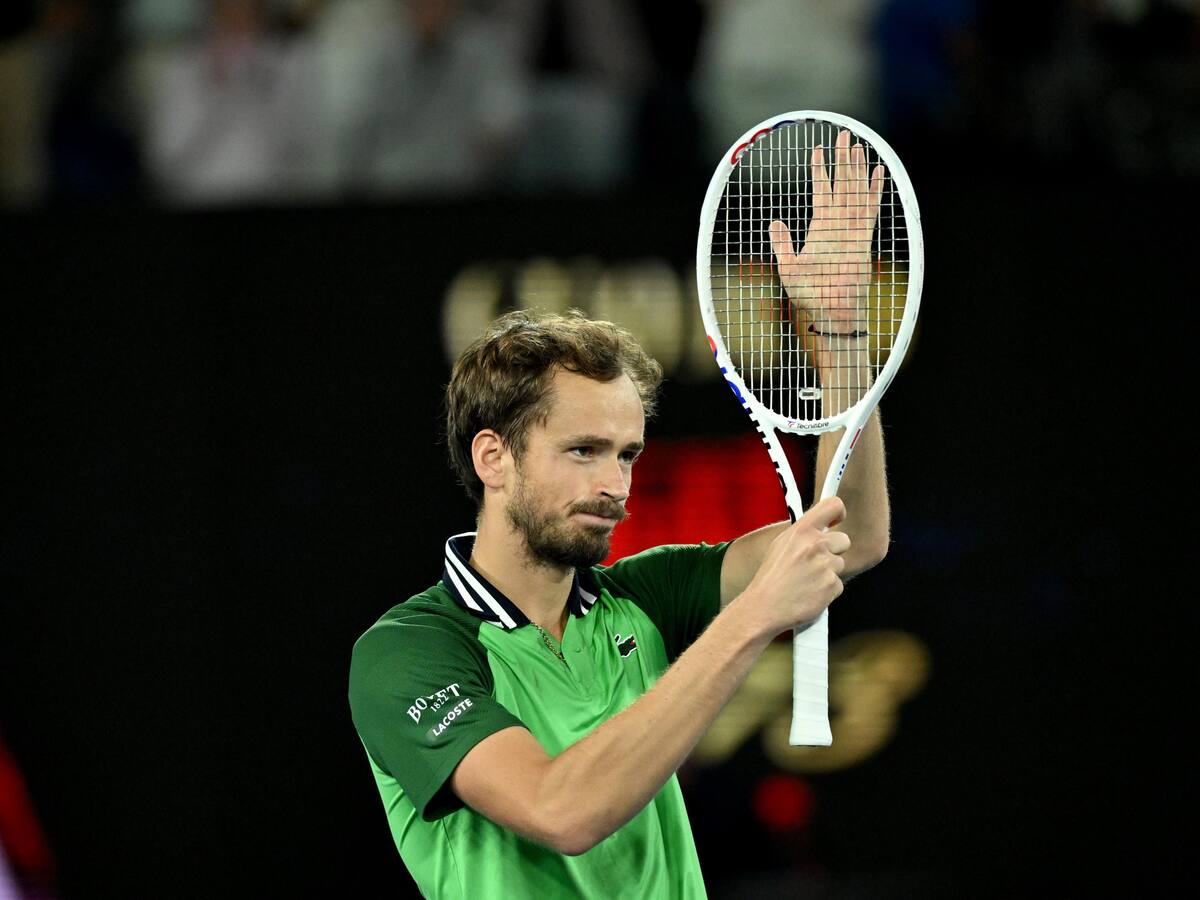 Medvedev derrotó a Zverev y jugará con Sinner su tercera final de Open de Australia
