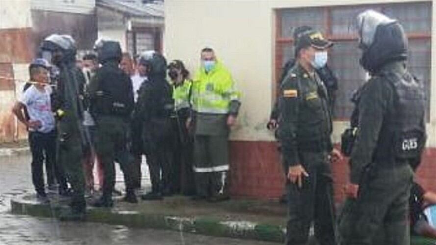 La Policía atendía el llamado de la comunidad por la presencia de un hombre que realizaba disparos . Foto: Cortesía