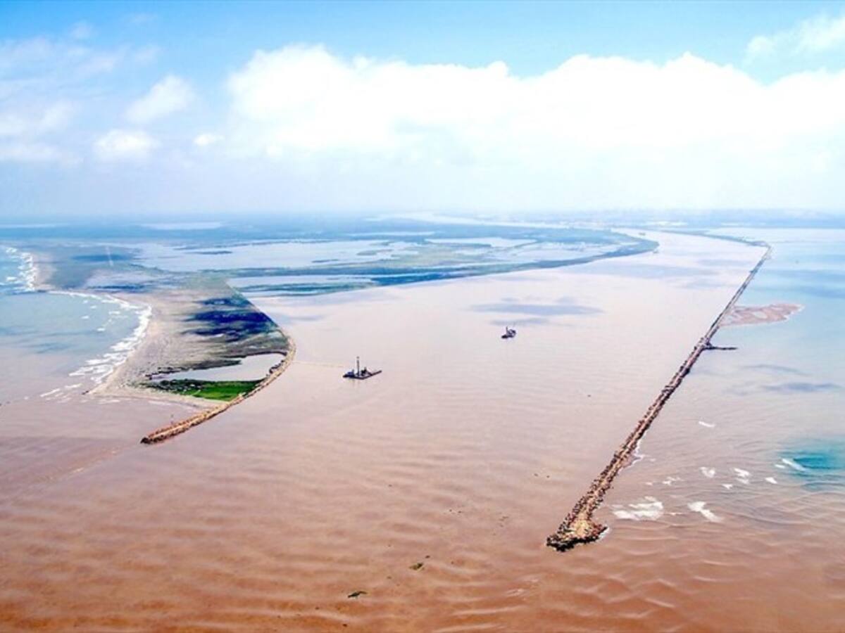 Cormagdalena solicita abrir investigación por encallamiento de buque en Bocas de Ceniza