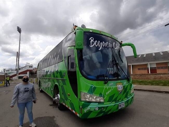 Diana Rojas, empresaria junto al bus de Boyacá Chicó. Foto: