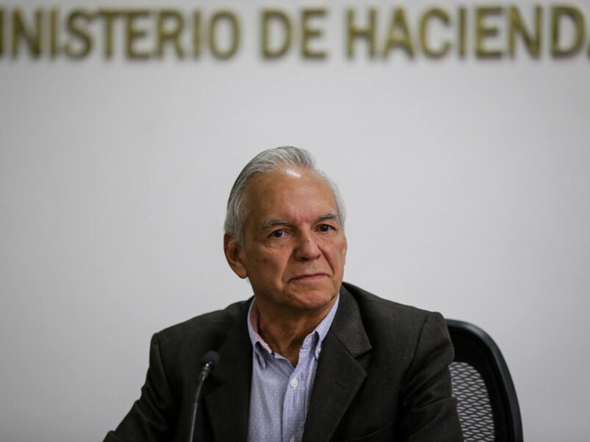 MinHacienda pide que tasa de interés del Banco de la República pase de 12.75% a 11.75%