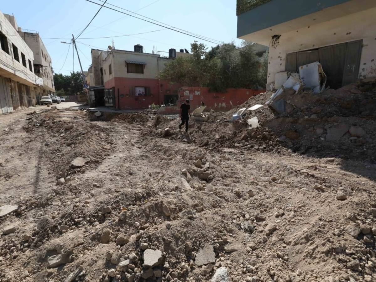 Misil libanés provocó un incendio y cortes de luz en Cisjordania, dice Israel