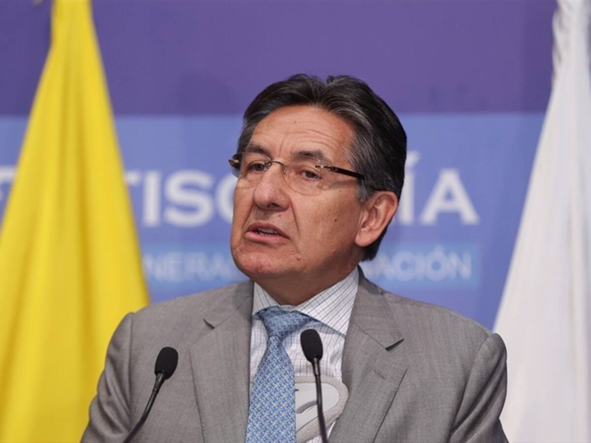 Néstor Humberto Martínez denuncia en Corte a Angélica Lozano por reforma tributaria