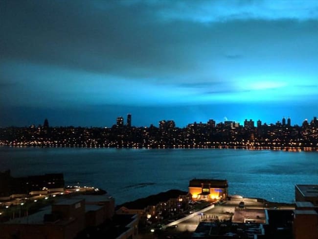 Extraño suceso de luces en New York. Foto: Twitter