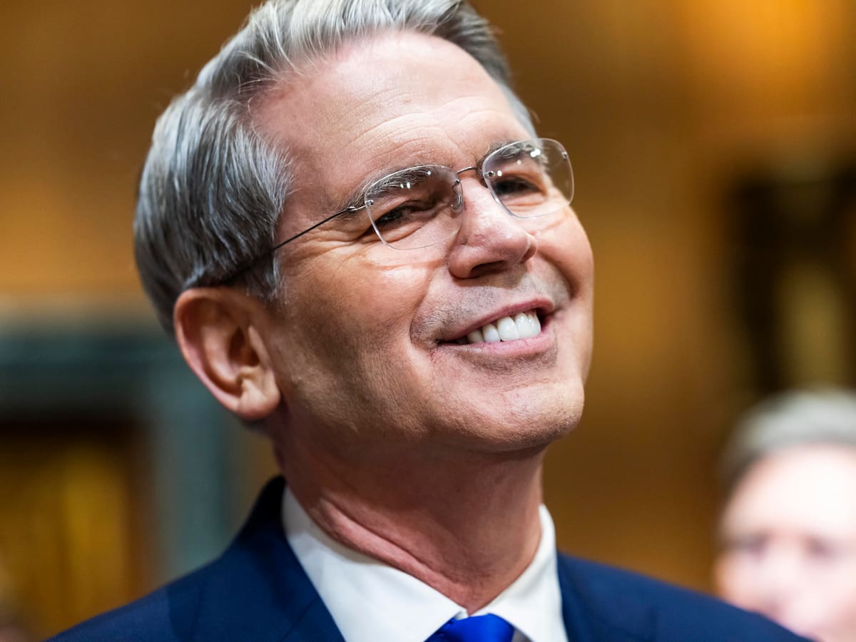 Jefe del Tesoro de EEUU acusa a China de querer dañar la economía global