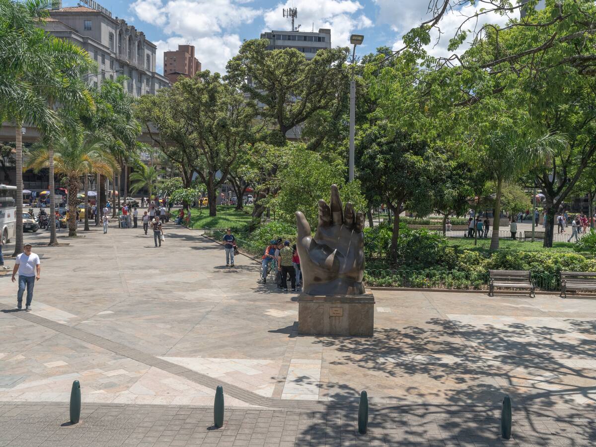 Maestro Botero está inconforme por cierre de plaza que lleva su nombre en Medellín