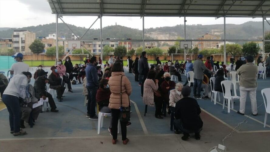 Muy molestos se mostraron los adultos mayores.. Foto: Nueva EPS