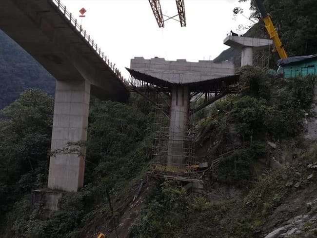 Cinco muertos dejó el colapso del puente La Pala, en vía Bogotá-Villavicencio. Foto: Colprensa